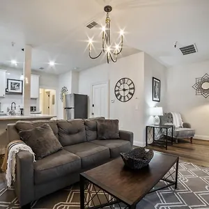 newly-remodeled-luxurious-2-bedroom-2bt-in-dt-sacramento.bestsacramentohotels.com/
