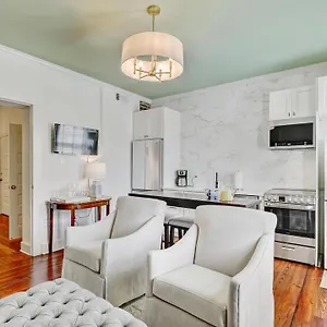 azalea-at-gordon-inn-gorgeous-designer-apartment-heated.top-hotels-in-savannah.com/