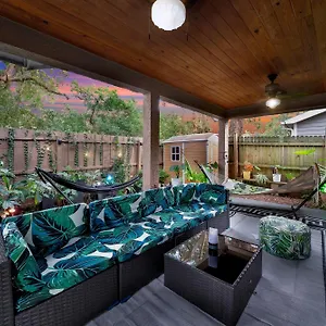 Holiday home Zen Jungle House By Busch Gardens Sleeps 12 With Outdoor Games & Detached Play Space!, Tampa